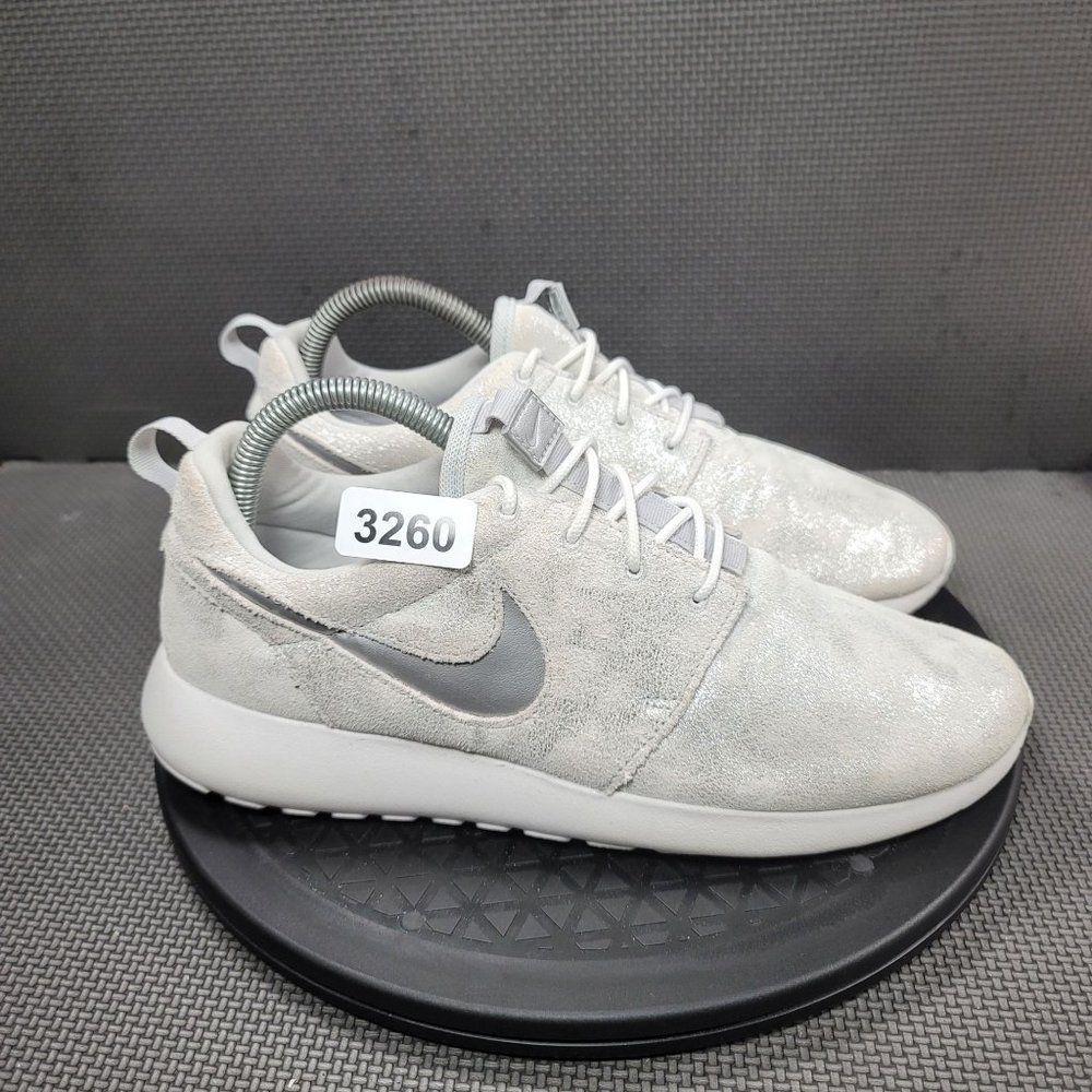 Womens Sz 8.5 Platinum Nike Roshe One Athletic Shoes